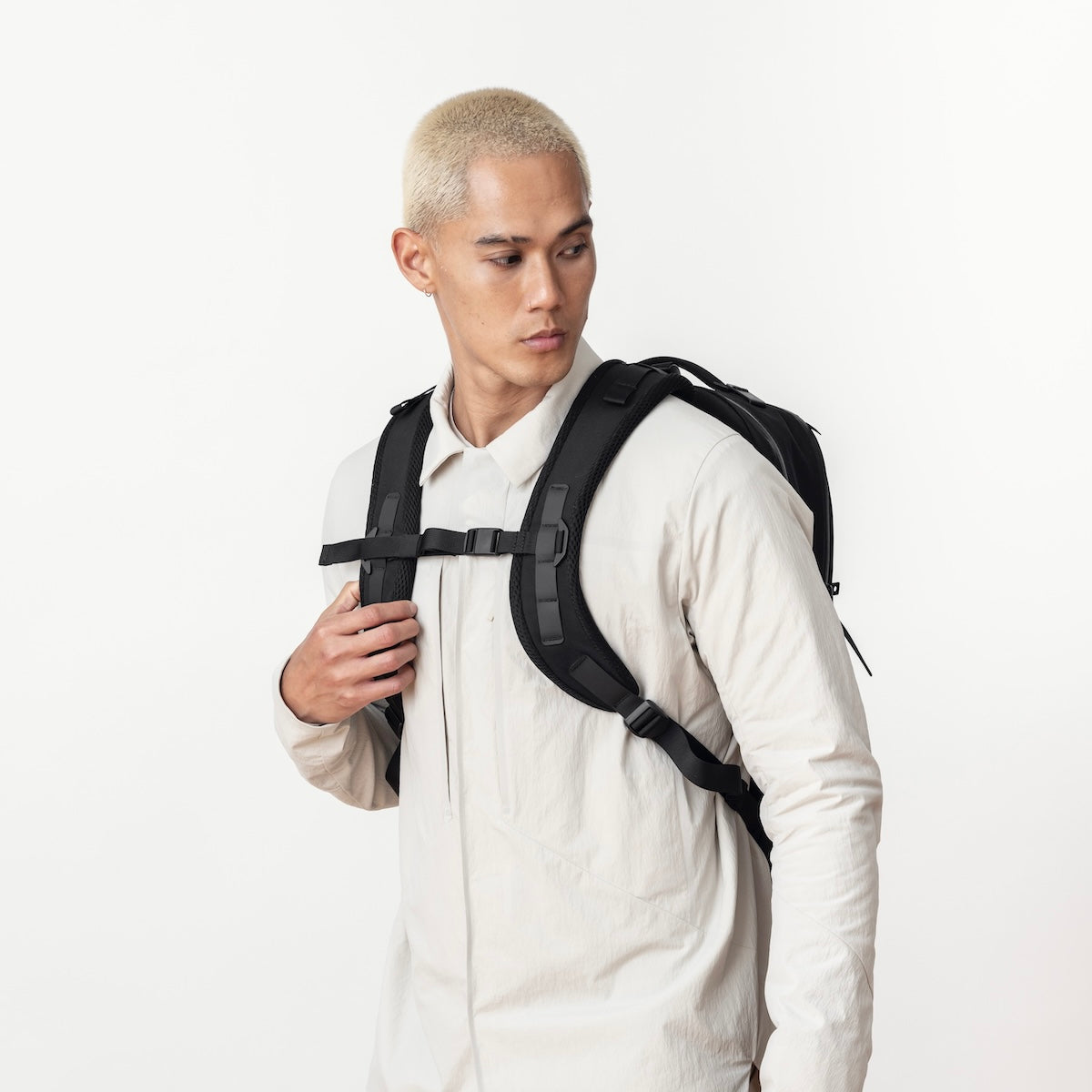 https://cdn.shopify.com/s/files/1/0970/4200/files/backpack-for-men-7025.jpg?v=1765832890