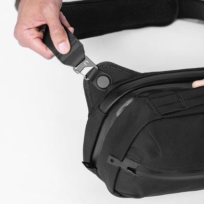 https://cdn.shopify.com/s/files/1/0970/4200/files/best-sling-bag-for-men-09.jpg?v=1765309494
