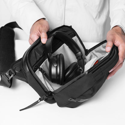 https://cdn.shopify.com/s/files/1/0970/4200/files/best-sling-bag-for-men-12.jpg?v=1765309494