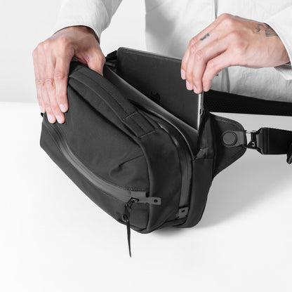 https://cdn.shopify.com/s/files/1/0970/4200/files/best-sling-bag-for-men-14.jpg?v=1765309494