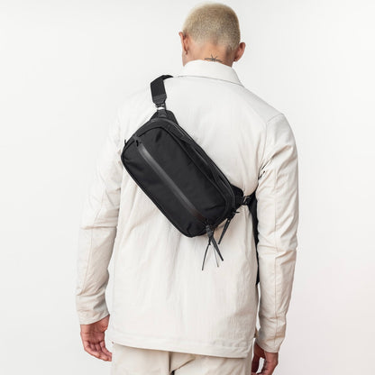 https://cdn.shopify.com/s/files/1/0970/4200/files/best-sling-bag-for-men-19.jpg?v=1765309494