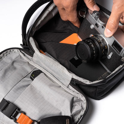 https://cdn.shopify.com/s/files/1/0970/4200/products/kompak-small-mens-crossbody-bag_5638ad0b-f09f-44a3-a81b-cf8b54226812.jpg?v=1701406552