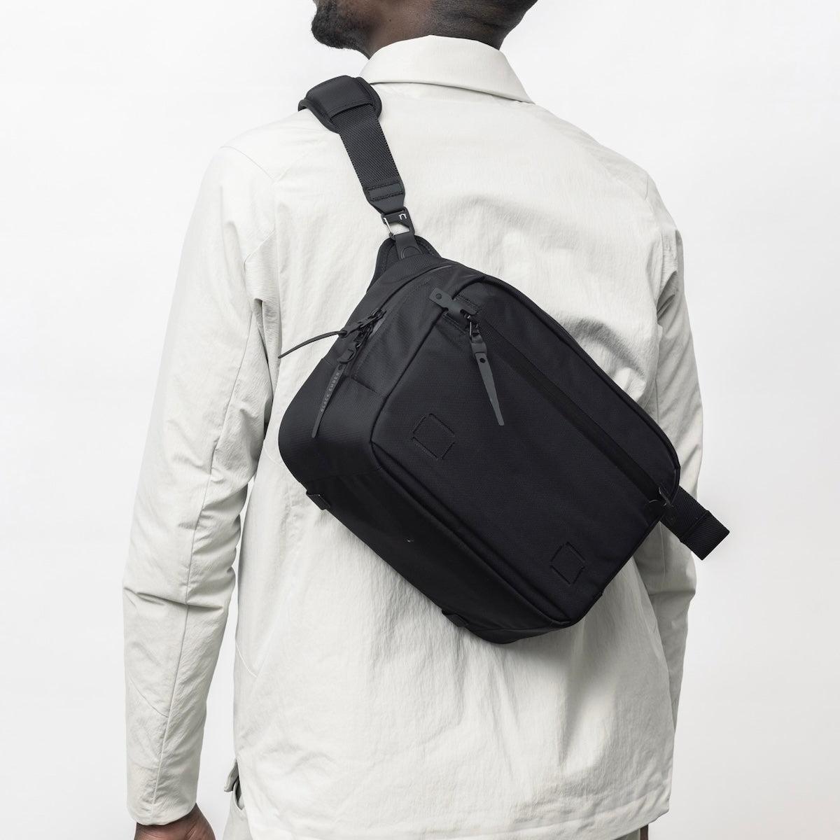 https://cdn.shopify.com/s/files/1/0970/4200/files/sling-bag-for-men-103.jpg?v=1740115683