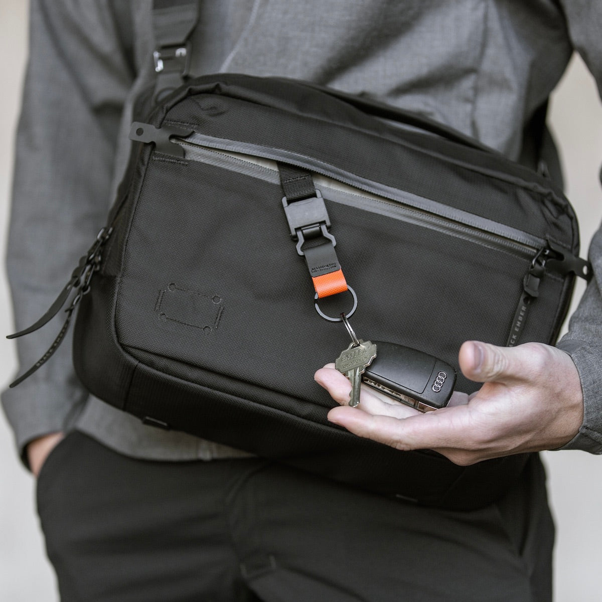 https://cdn.shopify.com/s/files/1/0970/4200/products/sling-bag-for-men_4d6793fd-1096-4bfe-aec6-d4aaffec2134.jpg?v=1740115683