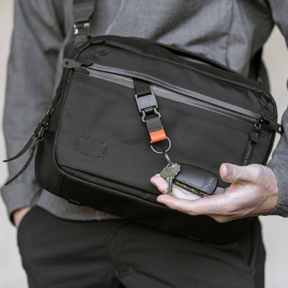 https://cdn.shopify.com/s/files/1/0970/4200/products/sling-bag-for-men_4d6793fd-1096-4bfe-aec6-d4aaffec2134.jpg?v=1740115683