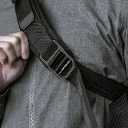 https://cdn.shopify.com/s/files/1/0970/4200/products/sling-bag-for-men_6c178dac-ee9b-4fd5-ac30-7593a2eda6f7.jpg?v=1740115683