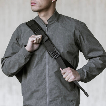 https://cdn.shopify.com/s/files/1/0970/4200/products/sling-bag-for-men_a8e671fd-8874-487a-9080-820a7c9a85d6.jpg?v=1740115683