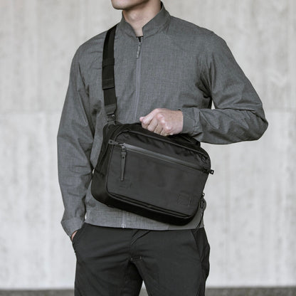 https://cdn.shopify.com/s/files/1/0970/4200/products/sling-bag-for-men_b9c43dff-ac81-4dc6-9de7-558969457fce.jpg?v=1740115683