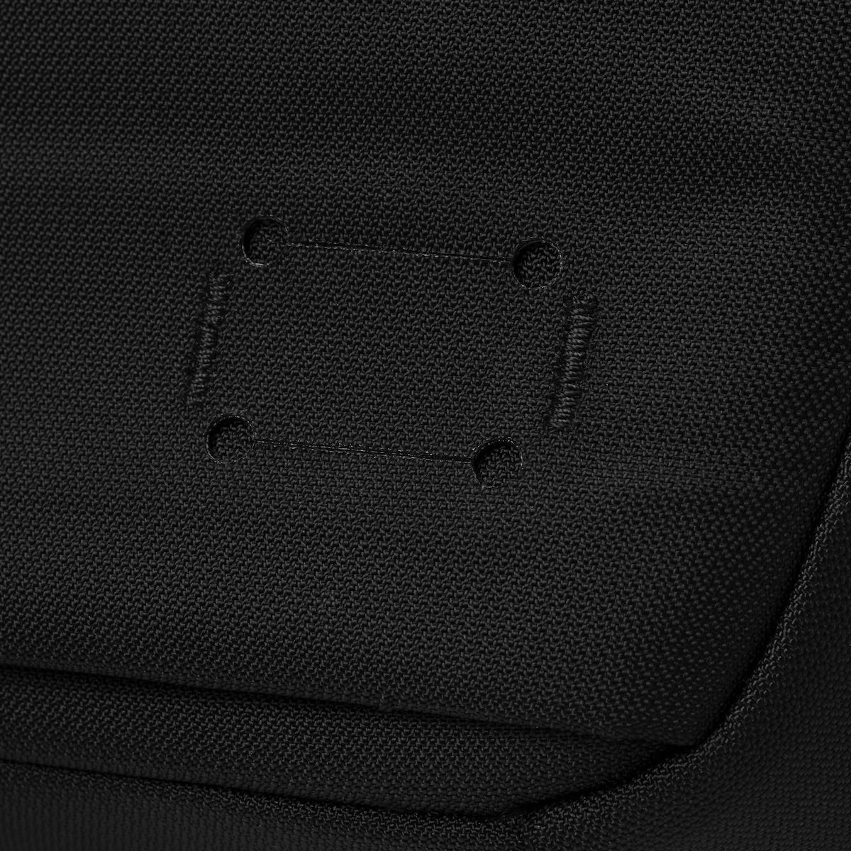 https://cdn.shopify.com/s/files/1/0970/4200/products/sling-bag-for-men_c3304a49-2aad-424c-b647-904d26b804cf.jpg?v=1740115683
