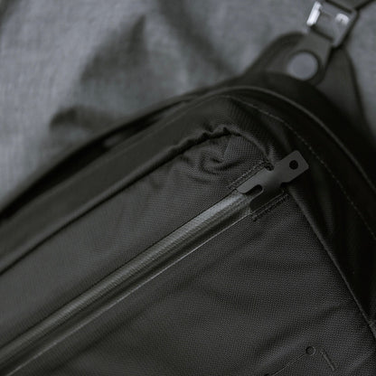 https://cdn.shopify.com/s/files/1/0970/4200/products/sling-bag-for-men_cef3cb83-7703-4130-abb7-fbff548eec88.jpg?v=1740115683