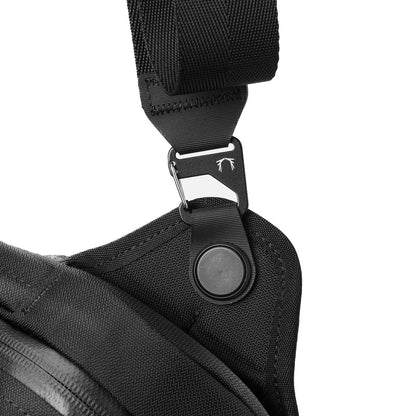 https://cdn.shopify.com/s/files/1/0970/4200/products/sling-bag-for-men_d00ac042-0129-4c8d-b14f-eb72df393b38.jpg?v=1740115683