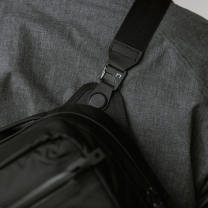 https://cdn.shopify.com/s/files/1/0970/4200/products/sling-bag-for-men_d9cfc018-501f-4e5c-9bfc-a5ce78c8a645.jpg?v=1740115683