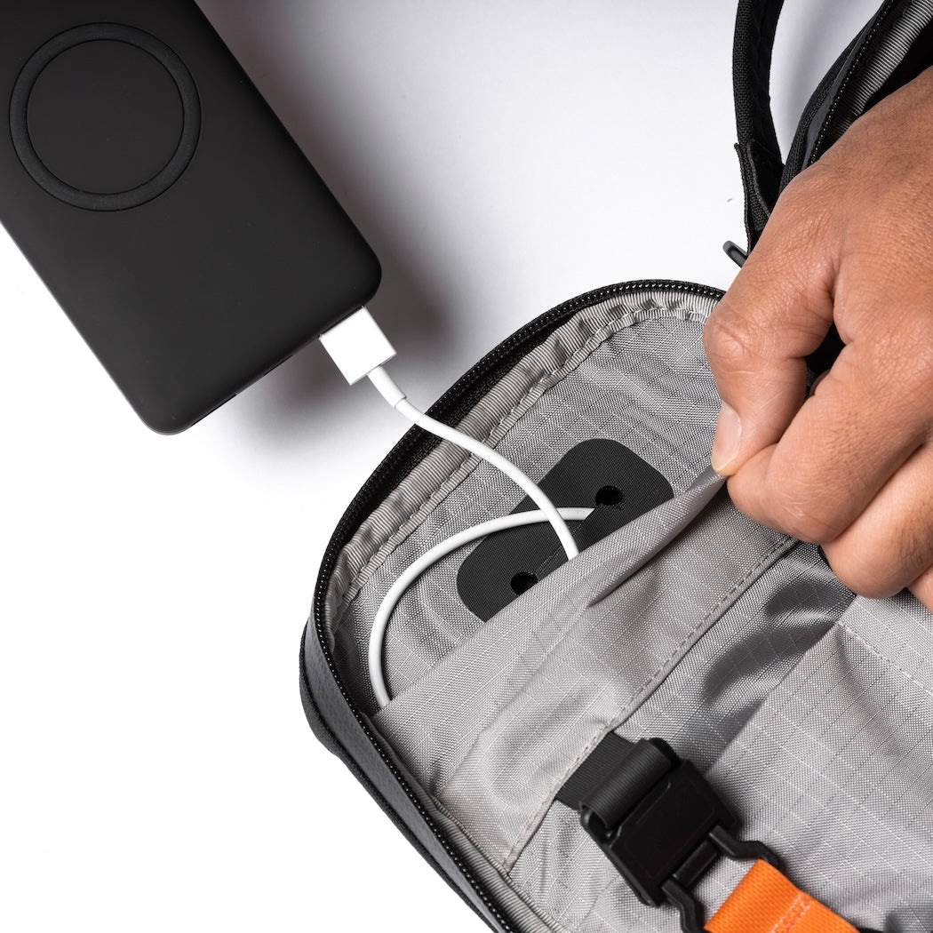 https://cdn.shopify.com/s/files/1/0970/4200/files/small-mens-crossbody-bag-502.jpg?v=1701406552