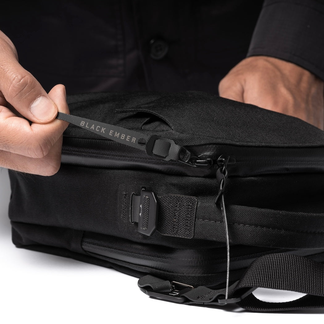 https://cdn.shopify.com/s/files/1/0970/4200/files/small-mens-crossbody-bag-505.jpg?v=1701406393