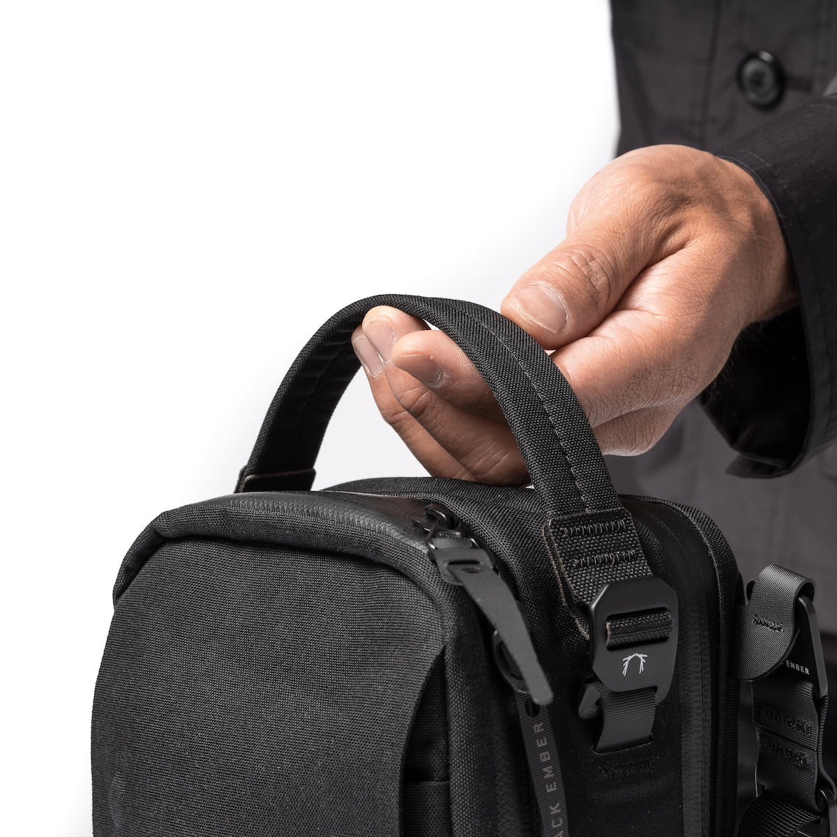 https://cdn.shopify.com/s/files/1/0970/4200/products/small-mens-crossbody-bag_1d5e7e26-a004-4cfd-a591-774a214e4287.jpg?v=1701406393