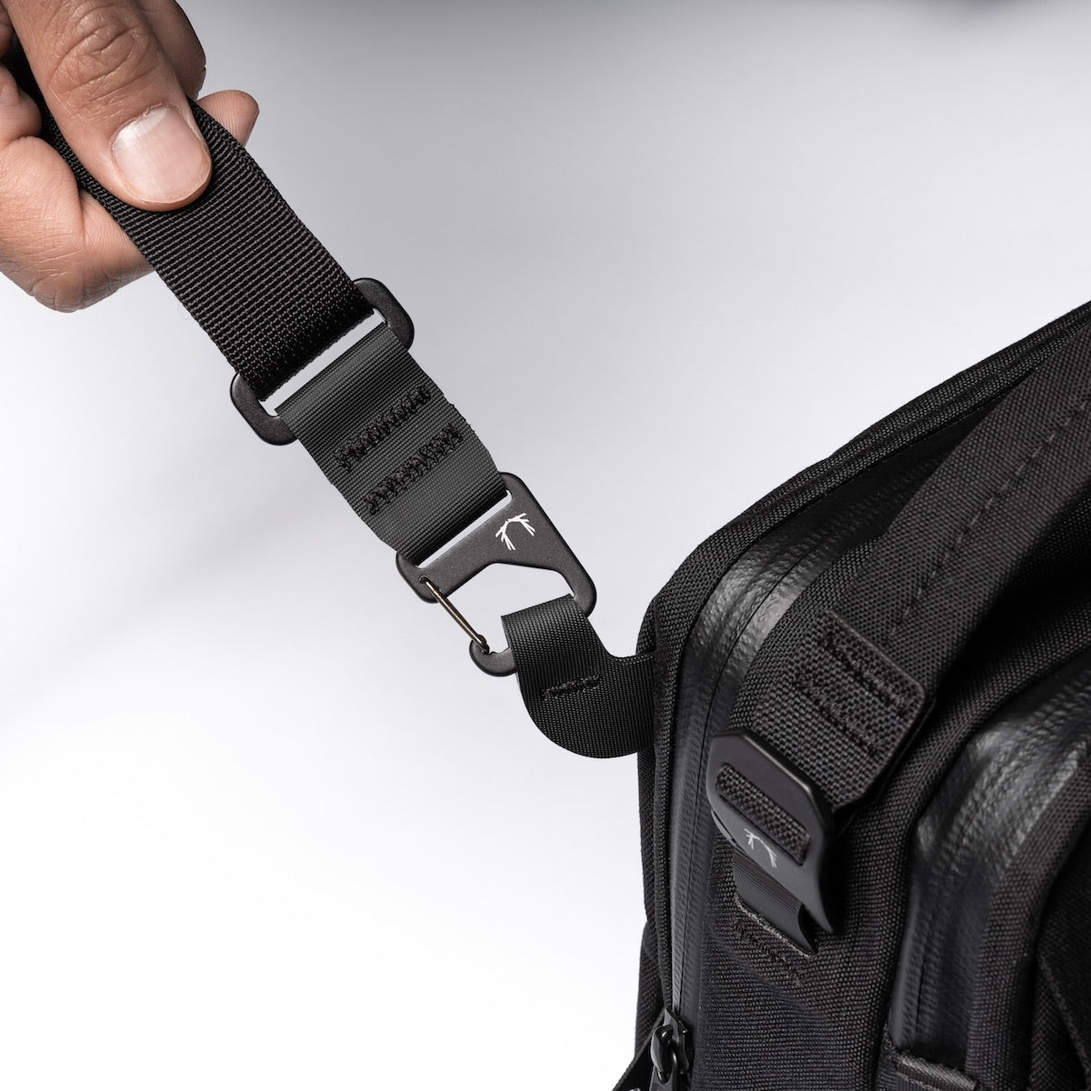 https://cdn.shopify.com/s/files/1/0970/4200/products/small-mens-crossbody-bag_2b4a3cf7-d84a-49e8-a3aa-9ef281b6e52d.jpg?v=1701406393
