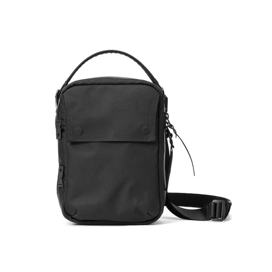 https://cdn.shopify.com/s/files/1/0970/4200/files/small-mens-crossbody-bag_b677d5bd-34f5-4030-bd94-0f580ae07e6b.jpg?v=1685388629